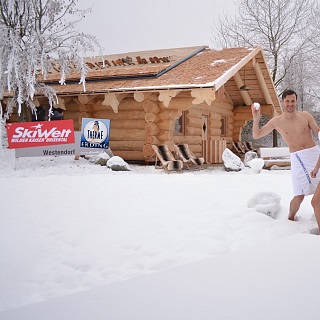 Die SkiWelt lässt es in der Therme Erding schneien!