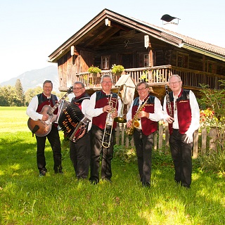 Open-air church service and morning pint at the Blattlalm