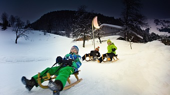 Pista di slittino al chiaro di luna