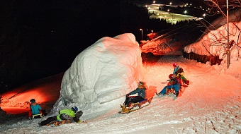 Pista di slittino Hexenritt durante la notte